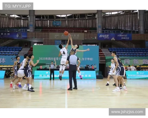 南京篮球队与成都篮球队赛后复盘团队协作的成功与不足分析